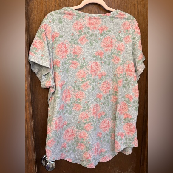 Mothers Day floral Grandma Tee - Picture 3 of 3